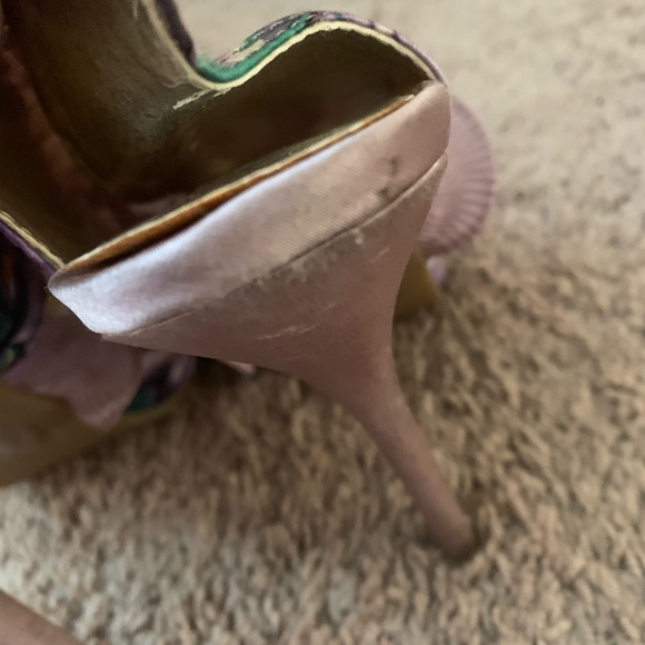 High Heel - Picture 9 of 12